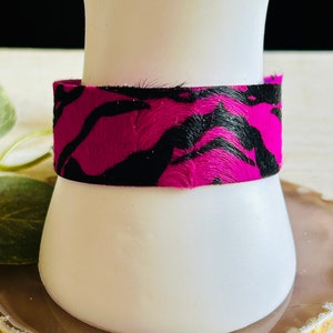 Damen Lila Zebra Print Haar auf Verstecken Italienisches Leder Manschette Armband, Damen Leder Manschette Armband