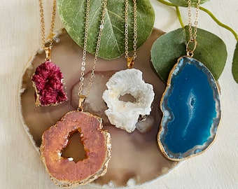 天然グリーンアゲートペンダントネックレス：ゴールドケーブルチェーン