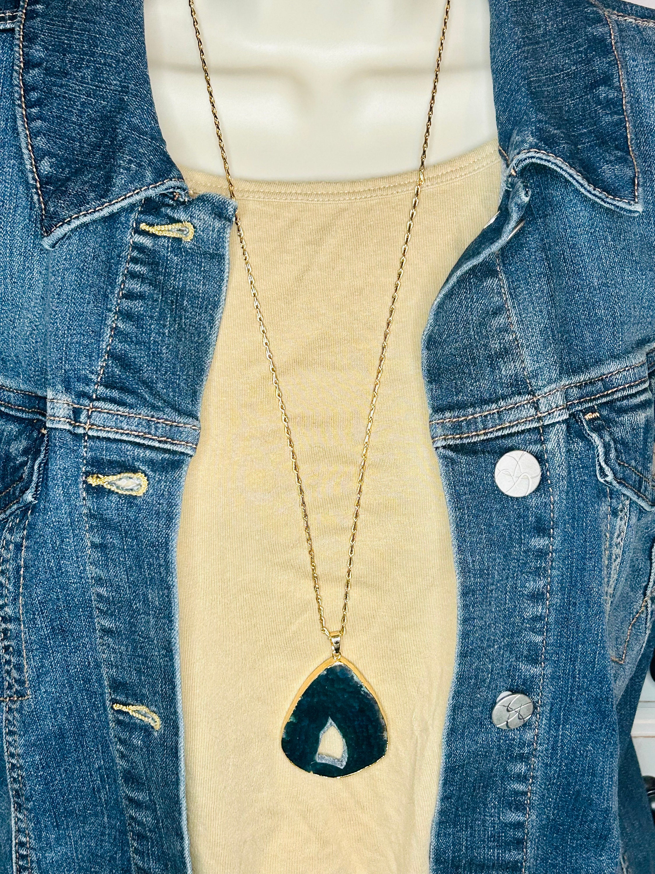 天然グリーンアゲートペンダントネックレス：ゴールドケーブルチェーン