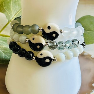 Ying Yang Beaded Bracelet , Womens Boho Hippie Black And White Bracelet