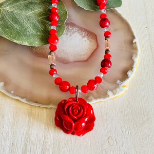 レッドローズアゲートビーズネックレス、レディースフラワーフローラル