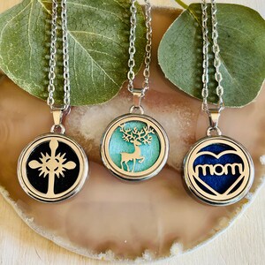 Collar difusor de aceites esenciales: medallón de cruz, ciervo o corazón de mamá. Regalo de aromaterapia para ella, cristiana, cazadora o madre.