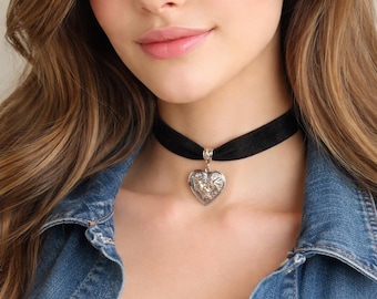 Bat Heart Locket Choker Necklace, Black Velvet Gothic Jewelry, Witchy Bat Pendant, Halloween Choker, Romantic Goth Gift