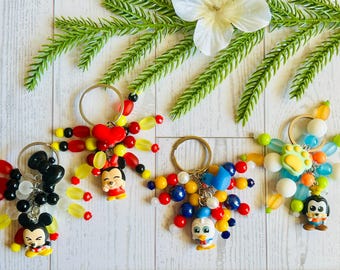 Portachiavi con perline colorate ispirato ai cartoni animati / Portachiavi con personaggio fatto a mano / Ciondolo per zaino / Regalo per bambini e amici / Accessorio per borsa kawaii