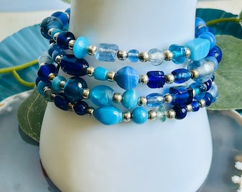 Blaues Perlenarmband: Frauen Memory Wire Armband