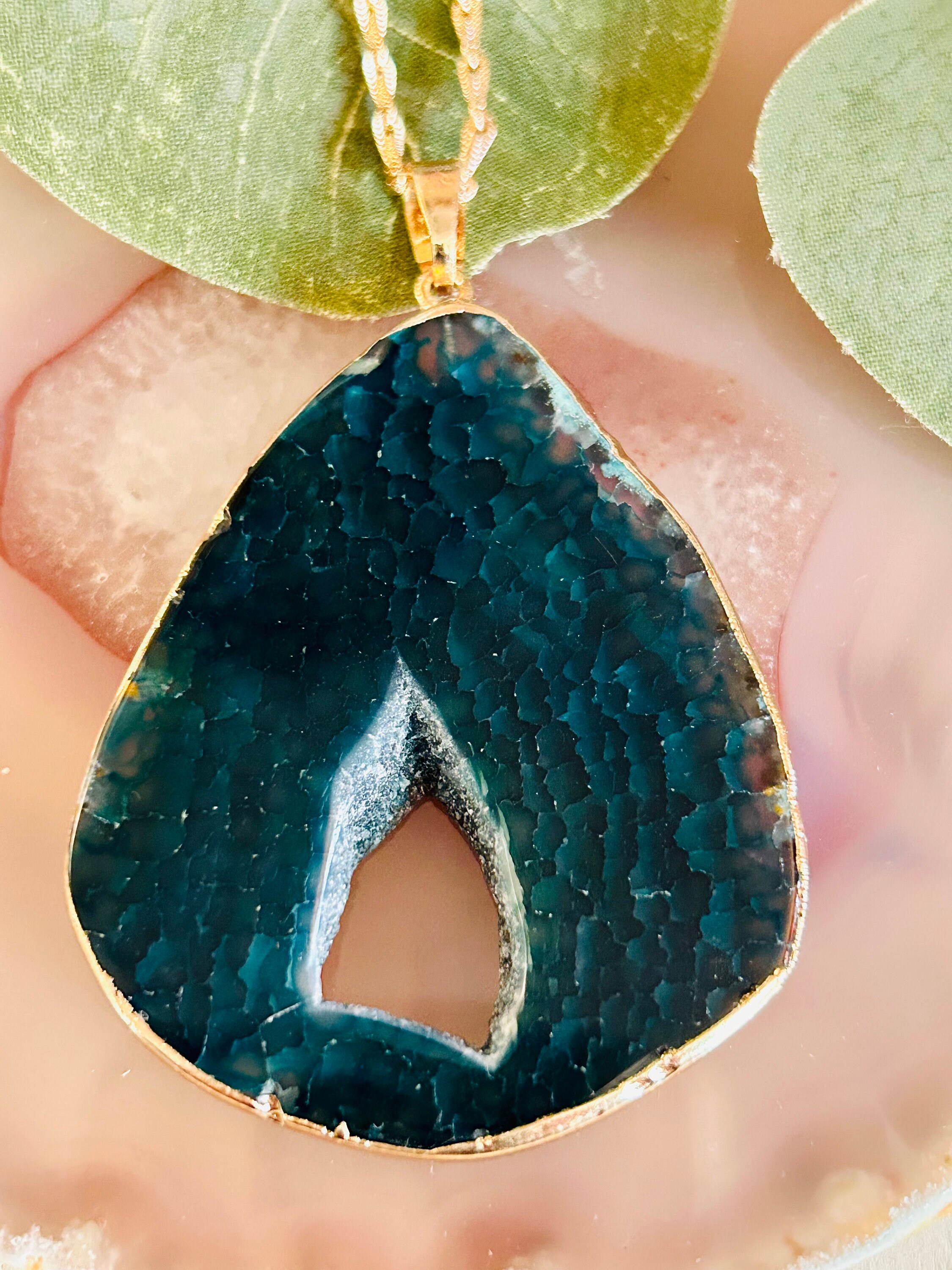 天然グリーンアゲートペンダントネックレス：ゴールドケーブルチェーン