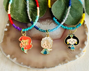 Collar infantil con dije de princesa y cuentas, hecho a mano en EE. UU.