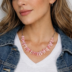 Collar con colgante de daga de ópalo rosa, collar llamativo de cristal estilo boho, collar con pinchos de piedra rosa, joyería boho hecha a mano, collar con piedras preciosas naturales