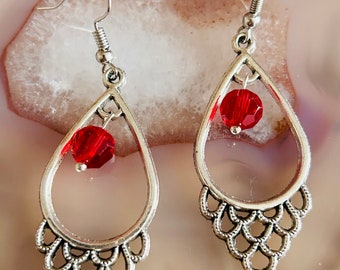 Reign scarlet earrings Reign scarlet earrings