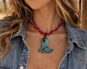 Collar de bota vaquera, collar de cuero trenzado rojo, joyería vaquera, colgante de bota turquesa, collar con estilo western