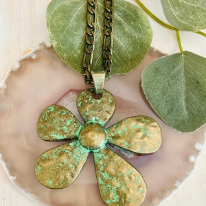 Frauen Distressed Blumenhalskette, Bronze Halskette der Frauen