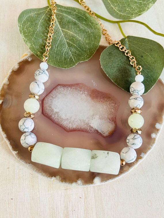 Howlite bead necklace discount