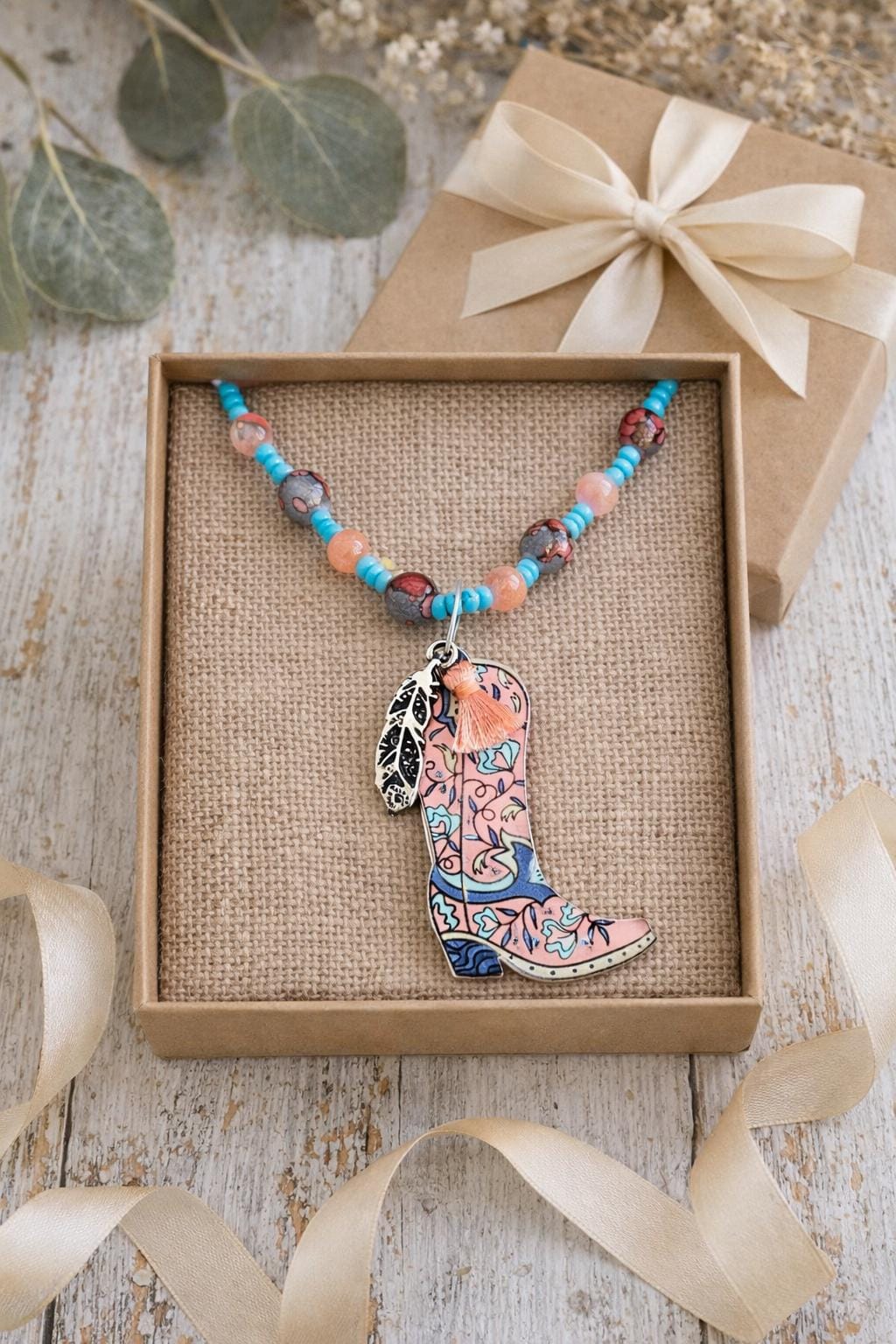 Collier Pendentif Bottine Western émaillé – Doré Et Multicolore (occasion Vintage)