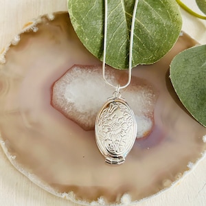 Women’s Round Silver Star Locket Necklace, Women’s Silver Necklace