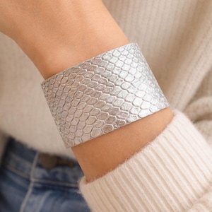 Neutral Croc Embossed Leather Cuff Bracelet | Beige Wide  display picture 2
