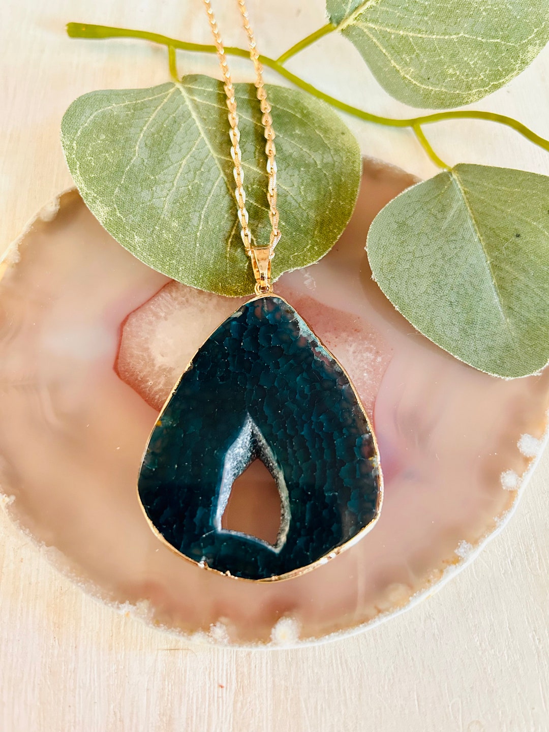 天然グリーンアゲートペンダントネックレス：ゴールドケーブルチェーン