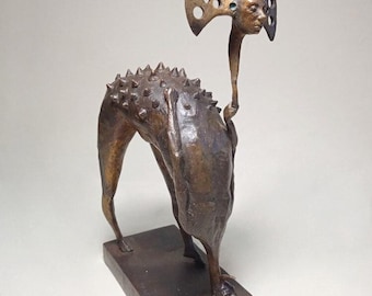 Escultura surrealista de avestruz en bronce de Dmytro Shevchuk - Estatua de arte satírico fundida a mano de edición limitada - Obra de arte coleccionable para la decoración del hogar