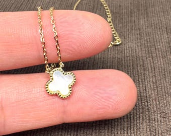 四つ葉のクローバーネックレス　マザーオブパール 925スターリングシルバー 四つ葉のクローバー マザーオブパール