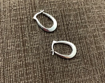 Sterling silver oval hoop earrings-lightweight-minimalist-giftideas
