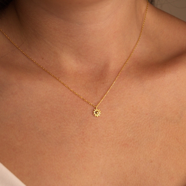 925 plata de ley oro egipcio sol figura colgante cadena collar / collar de oro delicado / collar de sol de oro pequeño / regalo de San Valentín /
