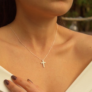 Collar con cruz de plata de ley 925 / Collar con cruz de circonita cúbica / Collar con colgante de cruz de oro / Joyas delicadas con cruz / Pequeña cruz de plata