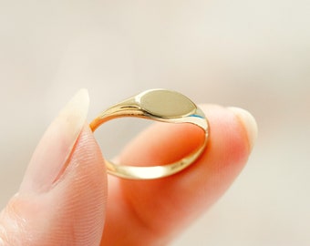 14k Solid Gold Oval Signet Ring, Dainty Personalized Solid Gold Pinky Ring , Custom Initial Letter Engraved Ring, Handmade Gold Jewelry Gift