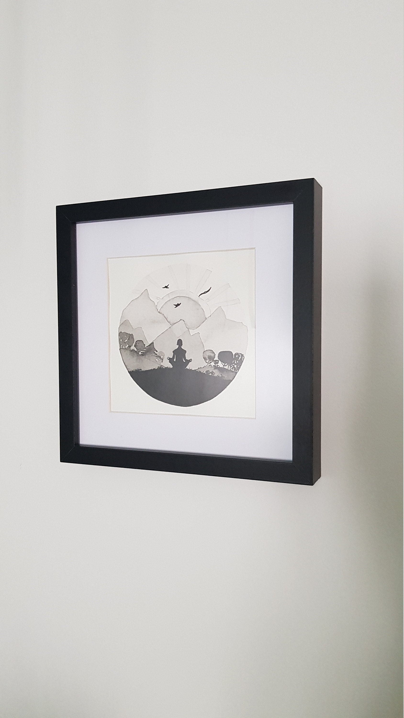 Tableau Yoga #3 et Montagne à L Encre Fait Main avec Cadre en Bois