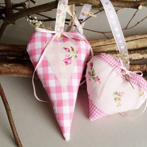 Set 2 XL Deko Stoffherzen 19x11cm/12x11cm zum Aufhängen Rosa weiß kariert Asthänger Shabby Landhaus Rosen