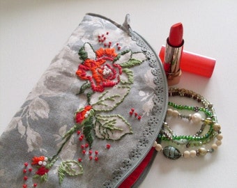 Embroidered cosmetic pouch, jewelery pouch, fabric pouch, embroidery, linen, roses, flower embroidery, pearls, lace,