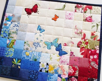 Schmetterlingsgarten, Butterfly ,Patchwork Quilt ,Wandbehang ,Tischläufer ,Farbverlauf ,Aquarell ,Blütenteppich, Blumen,Wanddekoration