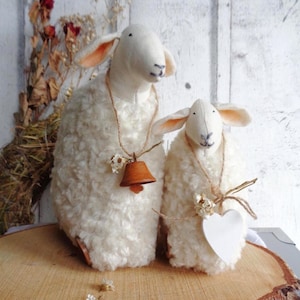 Lamm, Lämmchen, Schaf, Schäfchen, genähtes Sammlerstück, Dekoration, Landhaus, Osterdekoration, Frühling, Ostern