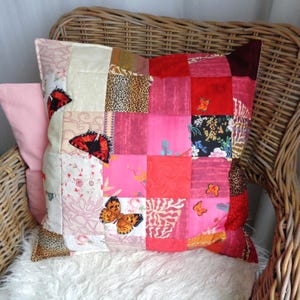 Giardino delle farfalle, Collezione Farfalle, cuscino patchwork, trapunta, federa, casetta, farfalla, applique,rosso, rosa, crema