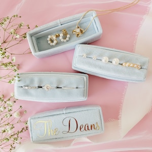 Caja de terciopelo para anillos: monograma personalizado, compromiso, boda