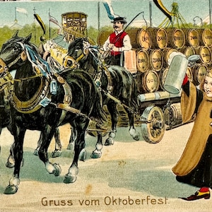 Carte postale antique vintage de jardin en plein air de l'Oktoberfest. Attelage de chevaux de trait. Scène folklorique allemande.