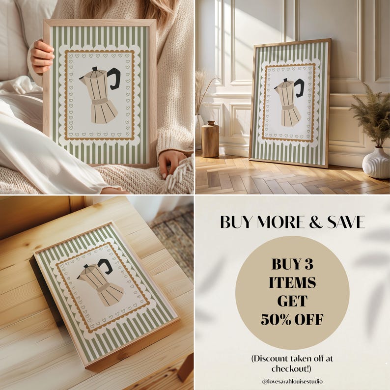 Peut inclure: Une affiche encadr&eacute;e repr&eacute;sentant une cafeti&egrave;re beige avec une poign&eacute;e noire, sur un fond &agrave; rayures cr&egrave;me et vert. Le cadre est marron clair. L'image contient &eacute;galement le texte "BUY MORE & SAVE".