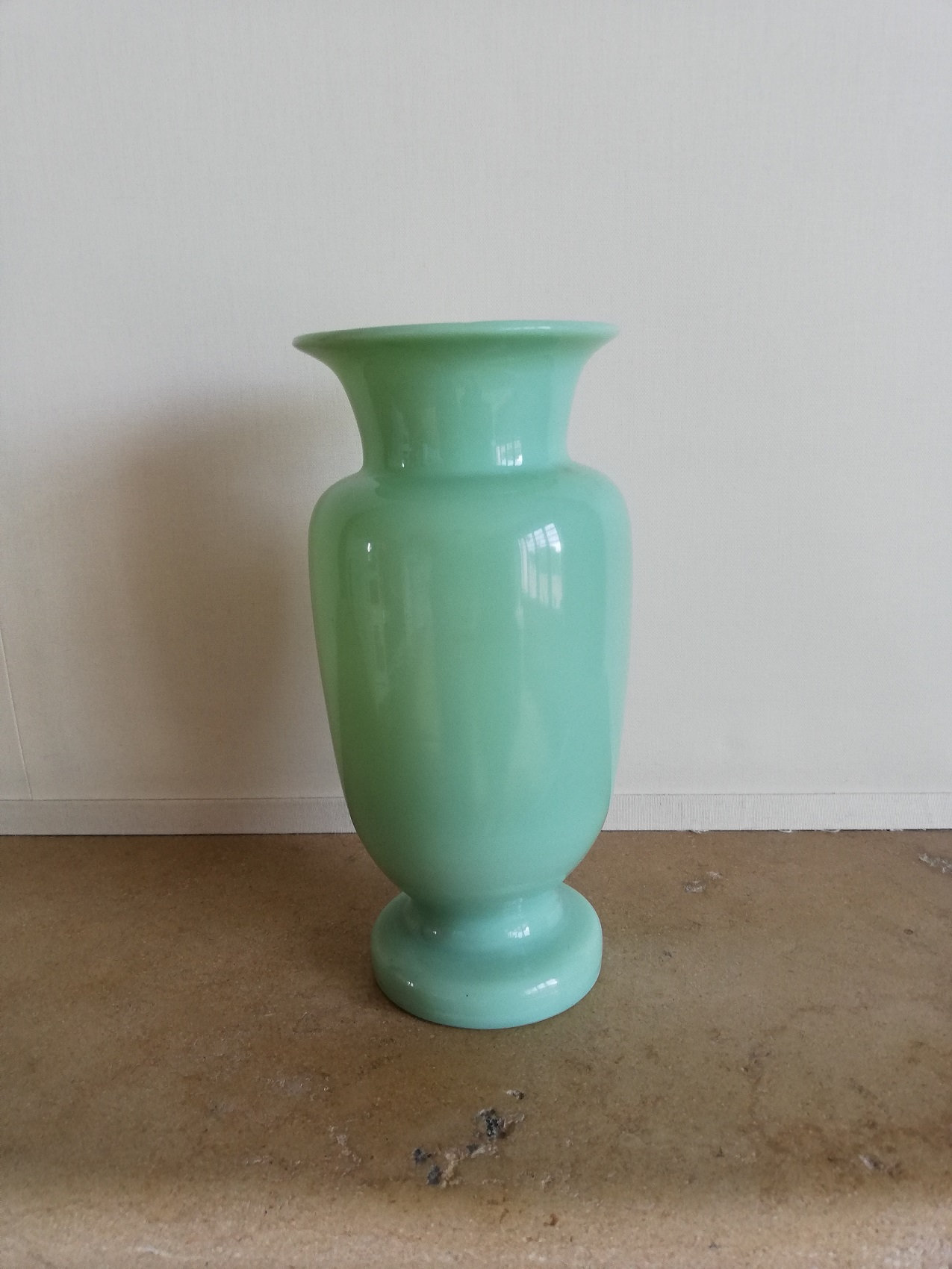 Vase en Opaline Vert Céladon 19 Ème Siècle
