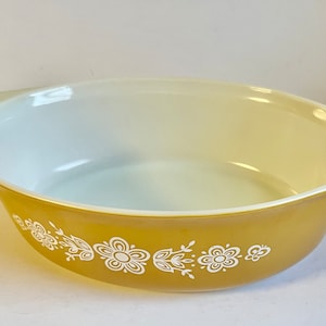 Vintage Pyrex Butterfly Gold 2 1/2 quart oval casserole bowl no lid #045 Ovenware