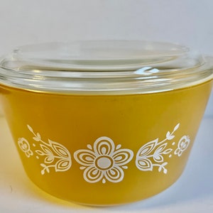 Vintage Pyrex Butterfly Gold 1 quart casserole bowl #473 with lid #470-C Ovenware