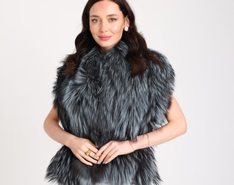 Chic Ash Gray Lush Thick Fox Fur Shawl with Light Blue Tips for Weddings – Elegant Fox Fur Bridal Stole Wrap