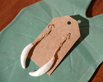 Orecchini con denti di coyote: placcati in oro 18k, orecchini in osso di coyote, orecchini in vero osso d'oro, orecchini pendenti in coyote, orecchini in stile boho, stranezze