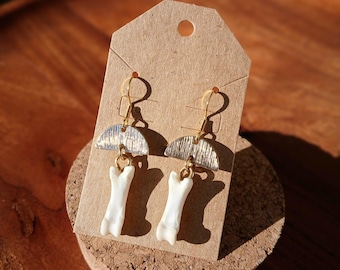 Orecchini con osso di volpe grigia: placcati in oro 18k, orecchini con osso di volpe, orecchini in vero osso, orecchini pendenti con osso di volpe, orecchini in stile boho, stranezze