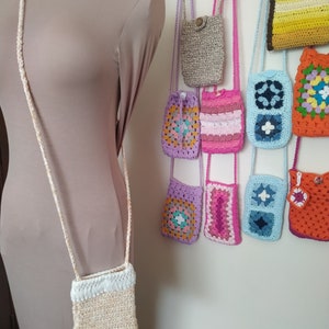 Petit sac à bandoulière mobile au crochet fait à la main. 100% Coton Coton. Petit Mobile de Sac à Bandoulière Fait à la Main par Crochet