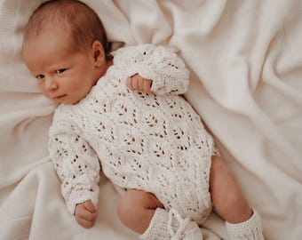 Newborn gift set made of organic cotton | Romper + baby shoes handmade | Baby outfit 0-3 months | Christening gift | Baby photo prop