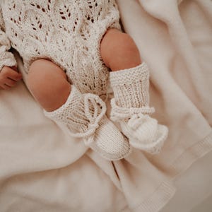 Hand-knitted baby shoes for newborns | Organic cotton baby booties | Birth gift | Handmade baby shoes | Christening gift