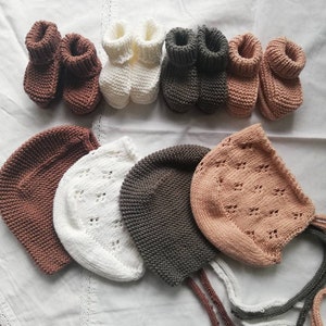 Hand-knitted baby hats & baby booties made from organic cotton – lovingly crafted