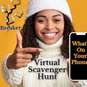 Könnte beinhalten: Eine Frau mit einer weißen Strickmütze und einem Strickpullover zeigt auf den Text "Virtual Scavenger Hunt" und hält gleichzeitig ein Smartphone mit dem Text "What's On Your Phone?" auf dem Bildschirm. Der Hintergrund ist einfarbig gelb.