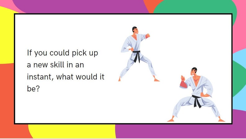K&ouml;nnte beinhalten: Zwei Personen in wei&szlig;en Karate-Anz&uuml;gen &uuml;ben Kampfkunst-Posen. Der Text lautet: "Wenn du in einem Moment eine neue F&auml;higkeit erlernen k&ouml;nntest, welche w&auml;re es?"