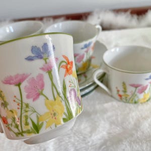 4-Daylily Snack Plates and Cups Serving Set 1974