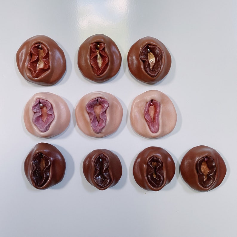 Mini vagina magnets image 1