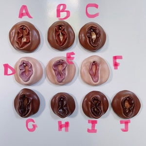 Mini vagina magnets image 2